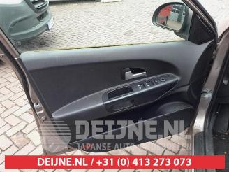 Kia Cee d Cee'd (EDB5), Hatchback 5-drs, 2006 / 2012 1.4 CVVT 16V picture 9