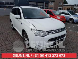 Coche siniestrado Mitsubishi Outlander Outlander (GF/GG), SUV, 2012 / 2022 2.0 16V PHEV 4x4 2013/12