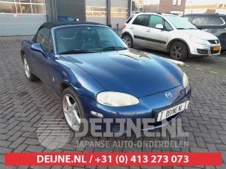 Vrakbiler auto Mazda MX-5 MX-5 (NB18/35/8C), Cabrio, 1998 / 2005 1.6i 16V 2002/11