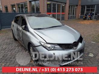 Vrakbiler auto Toyota Auris Auris (E18), Hatchback 5-drs, 2012 / 2019 1.8 16V Hybrid 2014/3