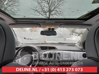 Toyota Yaris Yaris III (P13), Hatchback, 2010 / 2020 1.5 16V Hybrid picture 14