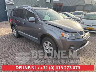 Vrakbiler auto Mitsubishi Outlander Outlander (CW), SUV, 2006 / 2012 2.4 16V Mivec 4x2 2010/1