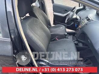 Toyota Yaris Yaris II (P9), Hatchback, 2005 / 2014 1.0 12V VVT-i picture 21