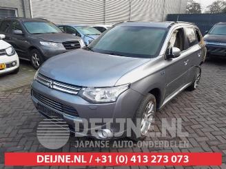 Mitsubishi Outlander Outlander (GF/GG), SUV, 2012 / 2022 2.0 16V PHEV 4x4 picture 3