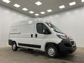 krockskadad bil auto Peugeot Boxer 2.2 HDI L2H2 Airco 2023/1