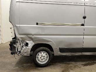 Peugeot Boxer 35 2.2 BlueHDI L3H2 Navi Airco picture 16