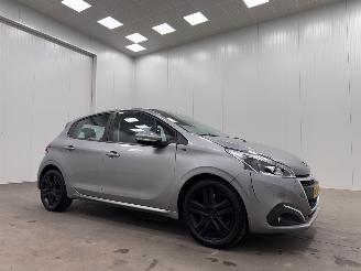 Avarii autoturisme Peugeot 208 1.2 PureTech Signature 5-drs Navi Airco 2018/11