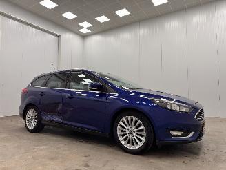 krockskadad bil auto Ford Focus Wagon 1.0 First Edition Navi Clima 2014/11