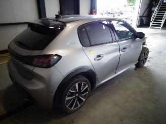 Peugeot 208 1.2 THP picture 6