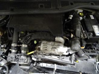 Peugeot 208 1.2 THP picture 6