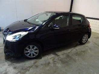 Peugeot 208 1.2VTI picture 1
