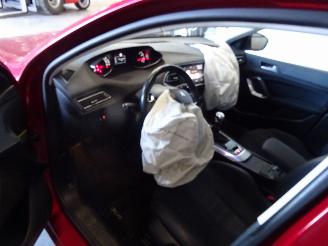 Peugeot 308 1.2 THP picture 6