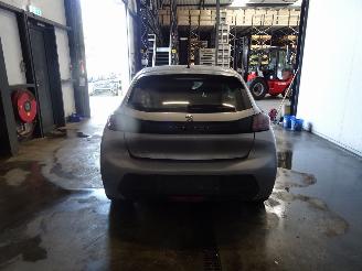 Peugeot 208 1.2 VTI picture 2