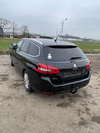 Peugeot 308 1.6 blue hdi picture 4