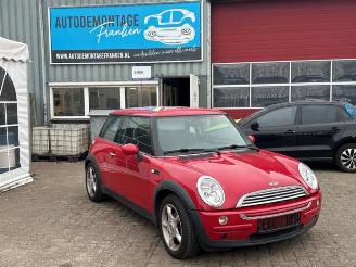 Vrakbiler auto Mini Cooper Mini One/Cooper (R50), Hatchback, 2001 / 2007 1.6 16V One 2002/4