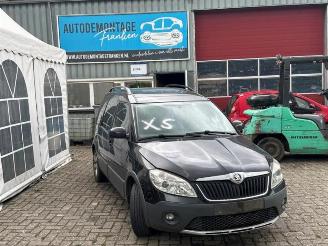 Vrakbiler auto Skoda Roomster Roomster (5J), MPV, 2006 / 2015 1.6 TDI 16V 2012/1