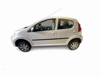 Peugeot 107 107, Hatchback, 2005 / 2014 1.0 12V picture 3