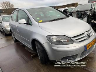 Salvage car Volkswagen Golf plus Golf Plus (5M1/1KP), MPV, 2005 / 2013 2.0 FSI 16V 2005/10