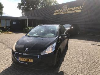 krockskadad bil auto Peugeot 208  2012/7
