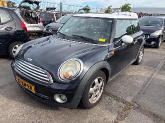 Mini Mini Mini (R56) Hatchback 2006 / 2013 - 1.6 16V Cooper Hatchback  Benzine 1.598cc 88kW (120pk) FWD 2006-10/2012-02 (MF31; MF32; MF33) N12B16A picture 1