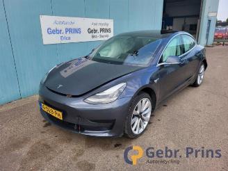Vrakbiler auto Tesla Model 3 Model 3, Sedan, 2017 Long Range 72kWh 2019/11