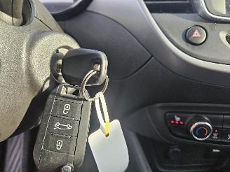 Opel Crossland X 1.2 12V SUV  Benzine 1.199cc 61kW (83pk) picture 17