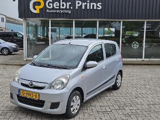 krockskadad bil auto Daihatsu Cuore 1.0 12V DVVT Hatchback  Benzine 998cc 51kW (69pk) FWD 2009/1