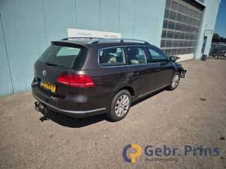 Vrakbiler auto Volkswagen Passat Passat Variant (365), Combi, 2010 / 2015 1.6 TDI 16V Bluemotion 2012/3