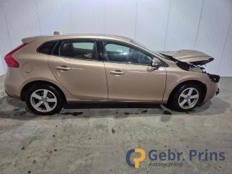 damaged passenger cars Volvo V-40 V40 (MV), Hatchback 5-drs, 2012 / 2019 1.6 T3 GTDi 16V 2013/6