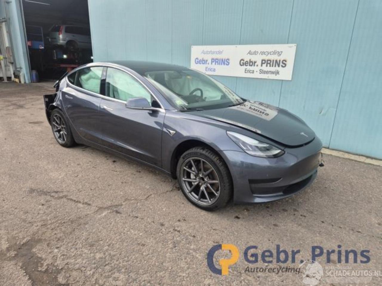 Tesla Model 3 Model 3, Sedan, 2017 Standard RWD Plus 60 kWh