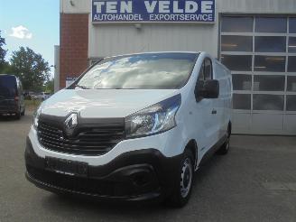 krockskadad bil auto Renault Trafic 1.6 DCi 88kw, Airco, Trekhaak 2015/7