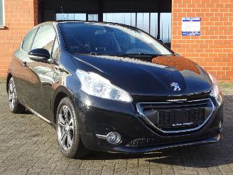 Peugeot 208 1.2i Intuitive, Leer, Navi-MMS, Cruise & Climate picture 3