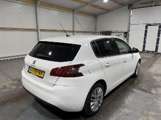 Peugeot 308 1.2 PureTech 81kW Blue Lease picture 6