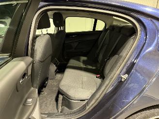 Jaguar XE 2.0D 120kW Portfolio Clima Navi picture 19