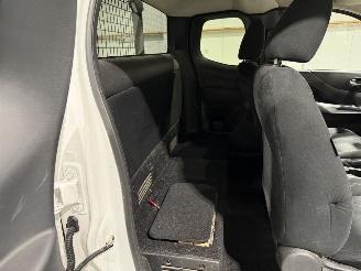 Nissan Navara 2.3dCi 120kW N-Connecta King Cab picture 48