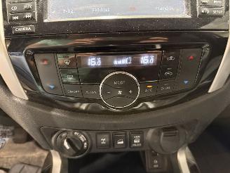 Nissan Navara 2.3dCi 120kW N-Connecta King Cab picture 45