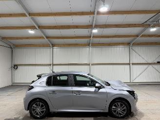skadebil auto Peugeot 208 1.2PT 74kW Automaat Blue Lease Active 2021/7
