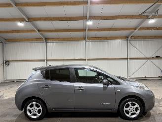 krockskadad bil auto Nissan Leaf 24kWh 80kW Tekna 2014/6