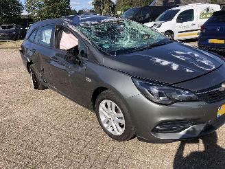 Opel Astra SPORTS TOURER 1.2 BUSINESS EDITION picture 3