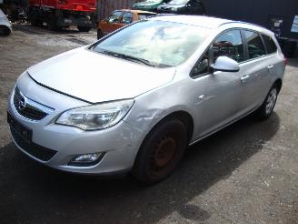 Vrakbiler auto Opel Astra  2013/1