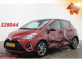 Vaurioauto  passenger cars Toyota Yaris 1.5 Hybrid Premium Pano Navi Clima Cruise Camera 70.443 km! 2017/7