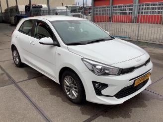 Coche siniestrado Kia Rio Rio IV (YB), Hatchback, 2017 1.0i T-GDi 100 MHEV 2023/5