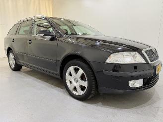 skadebil auto Skoda Octavia Combi 1.6 FSI Elegance Navi/Clima 2008/10