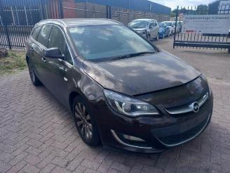 Vrakbiler auto Opel Astra Astra J Sports Tourer (PD8/PE8/PF8), Combi, 2010 / 2015 1.7 CDTi 16V 2013/1