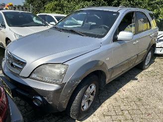 damaged passenger cars Kia Sorento 2.4i  X-Treme 2005/9