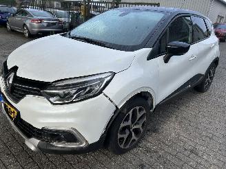 krockskadad bil auto Renault Captur 1.2 Intens  Automaat    ( 47309 Km ) 2018/6