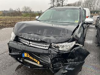 krockskadad bil auto Mitsubishi Outlander 2.0 Hybrid  Automaat 2014/10