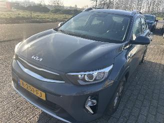 uszkodzony samochody osobowe Kia Stonic 1.0 T-GDI  Hybrid Dynamic Line 2022/8
