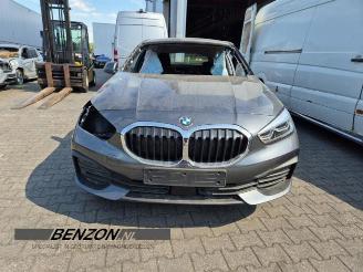 krockskadad bil auto BMW 1-serie 1 serie (F40), Hatchback, 2019 116i 1.5 TwinPower 12V 2021/4