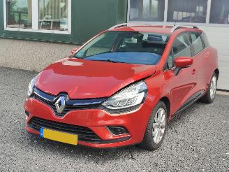 skadebil auto Renault Clio 0.9 TCe Intens Navi 2016/11